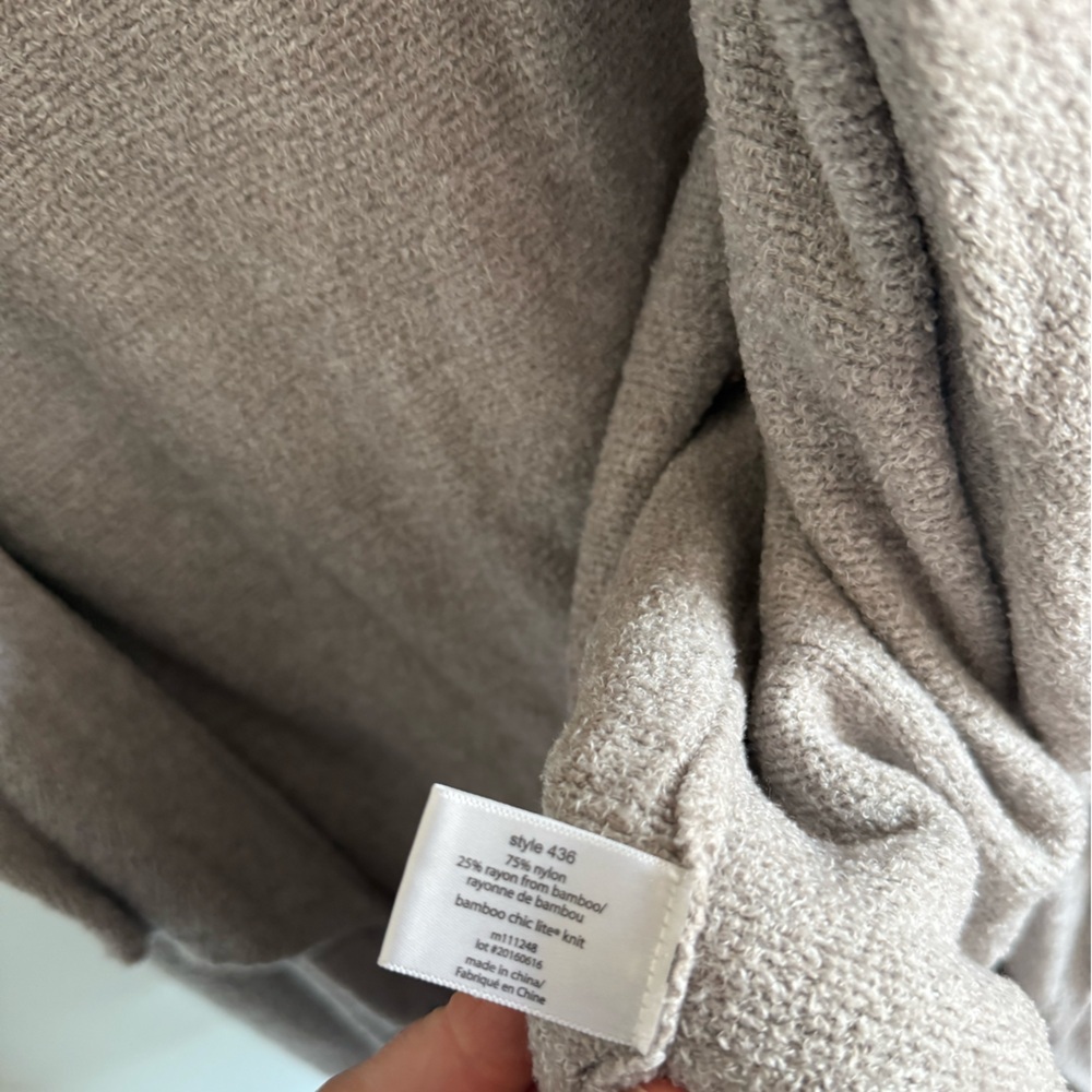 Barefoot Dreams CozyChic Lite® Island Wrap Taupe - Picture 7 of 8